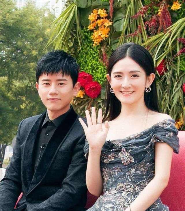 谢娜晒爸妈金婚全家福谢娜晒爸妈金婚全家福，家庭美满与幸福的见证