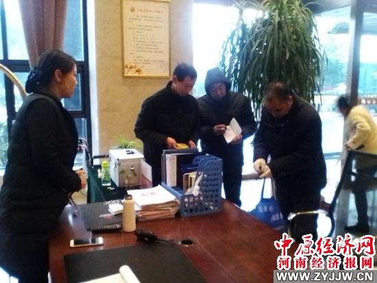 河南多地惊现南方会飞大蟑螂河南多地惊现神秘生物，会飞的南方大蟑螂，究竟是何方神圣？