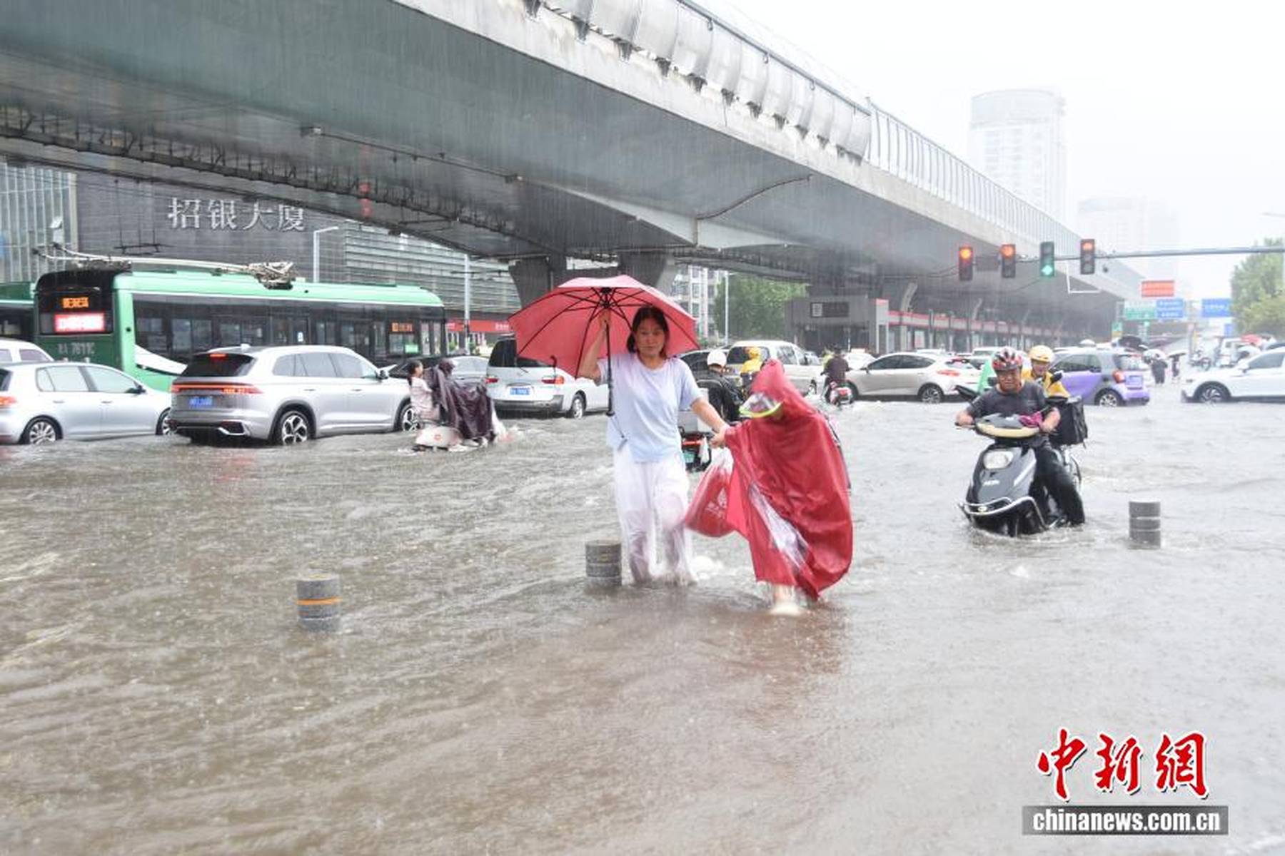 郑州及周边成暴雨大暴雨核心区郑州及周边地区成为暴雨大暴雨核心区——深度解析与观察