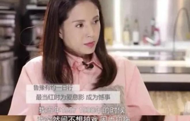 李若彤现身长沙夜市李若彤现身长沙夜市，璀璨星光照亮夜市的魅力之夜