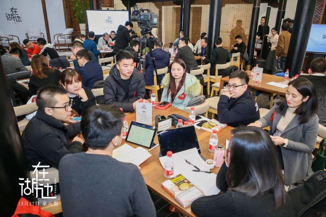 西贝创始人贾国龙称将起诉罗永浩据报道，西贝创始人贾国龙确实表示将起诉罗永浩。原因是罗永浩在其社交媒体上发布了关于西贝柳斯的一些负面评价和不实言论，引发了争议。贾国龙对此表示强烈不满，并决定采取法律手段维护公司声誉和利益。